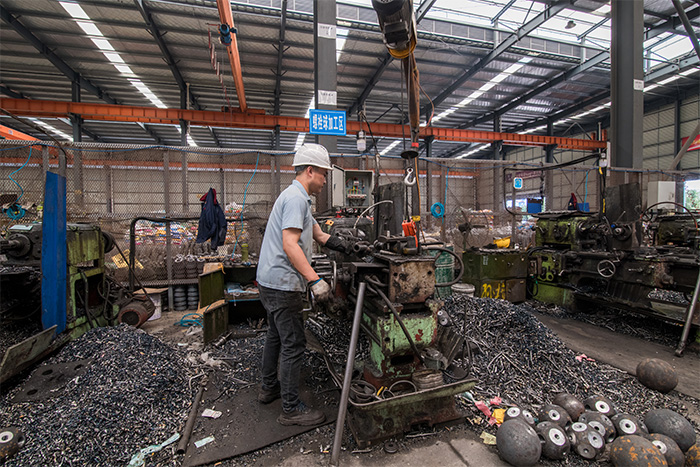 海城网架配件-螺栓球加工车间